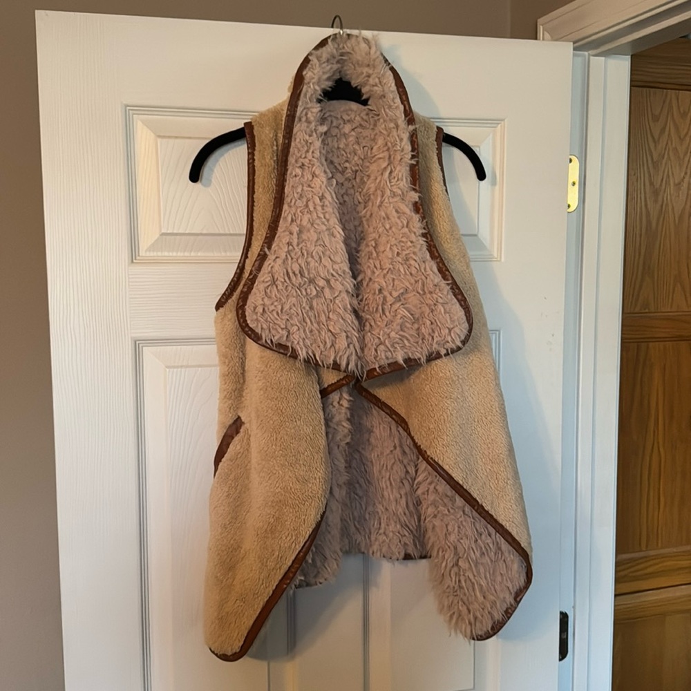 Shaggy, open vest